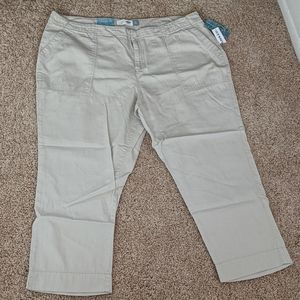 Old navy woman's mid rise crop pants